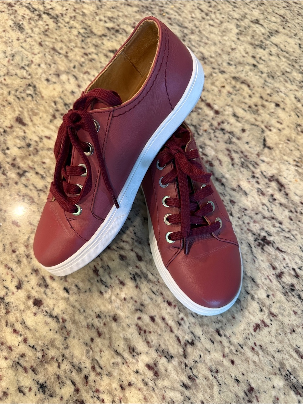 Men's Low-Top Lace-Up Sneakers in Burgundy